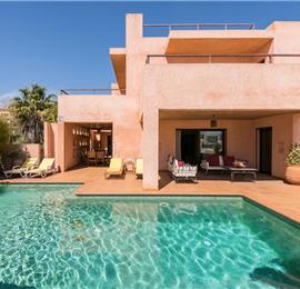 4 Bedroom Villa with Pool and Walking Distance from Gale Beach, Sleeps 8